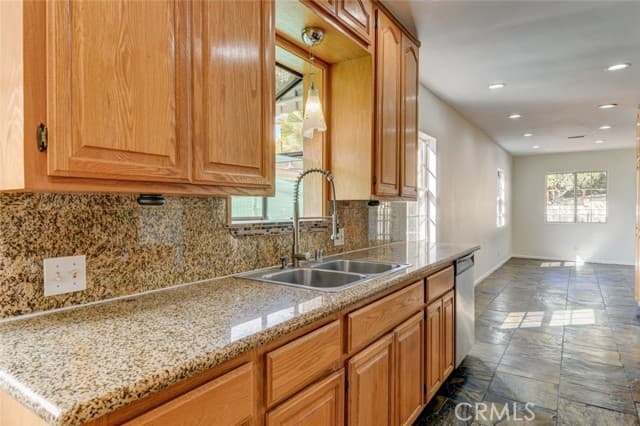 4929 Serrania Ave, Woodland Hills, CA 91364, photo 15