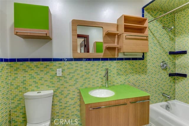 4929 Serrania Ave, Woodland Hills, CA 91364, photo 25
