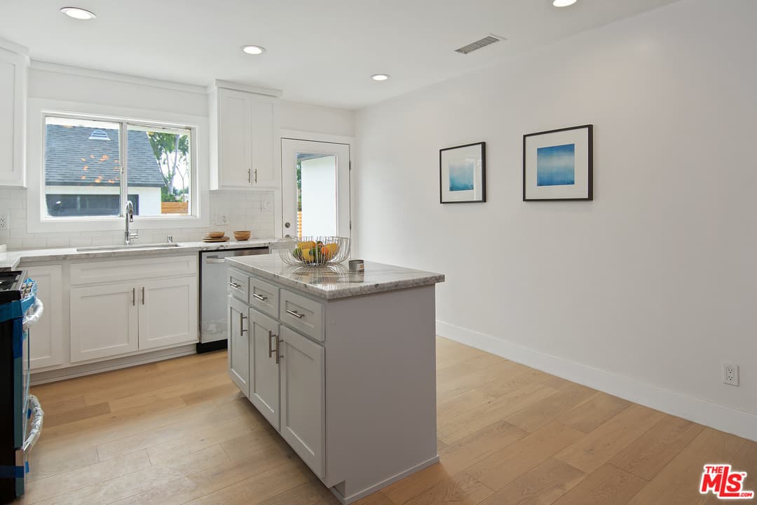 5542 Morella Ave, Valley Village, CA 91607, photo 15