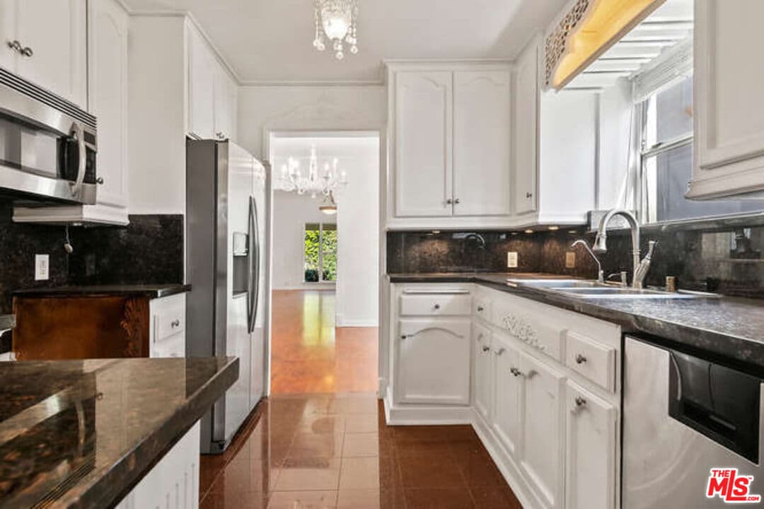 8810 Cadillac Ave, Los Angeles, CA 90034, photo 6