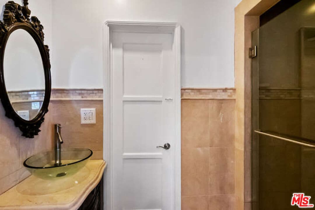 8810 Cadillac Ave, Los Angeles, CA 90034, photo 15