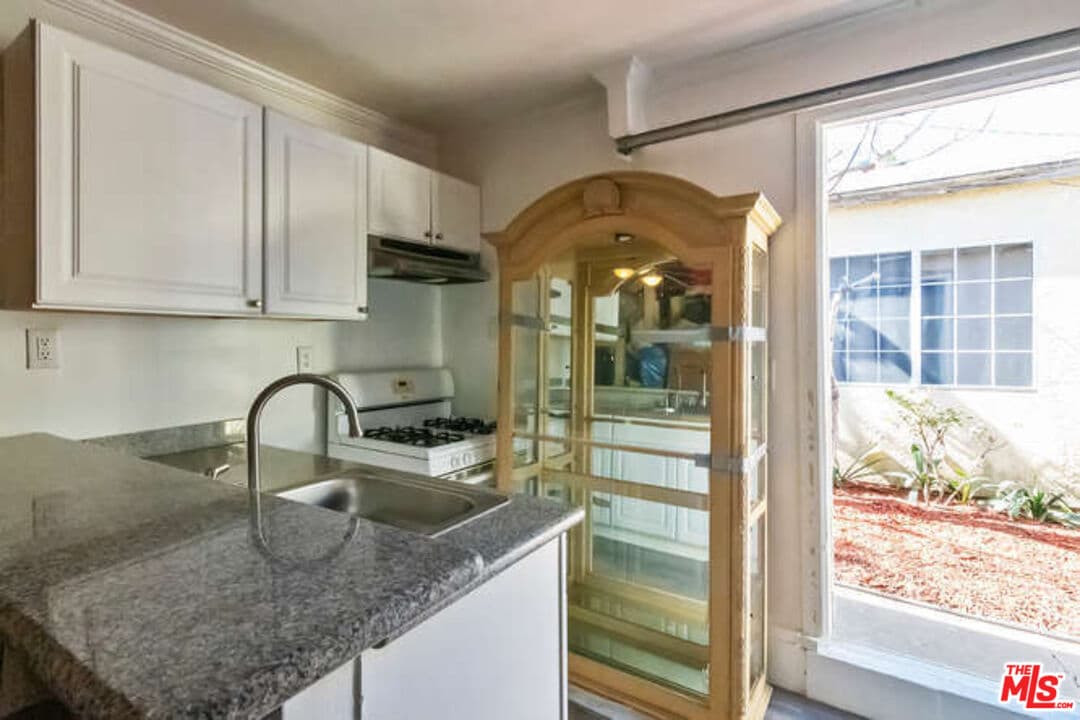 8810 Cadillac Ave, Los Angeles, CA 90034, photo 27
