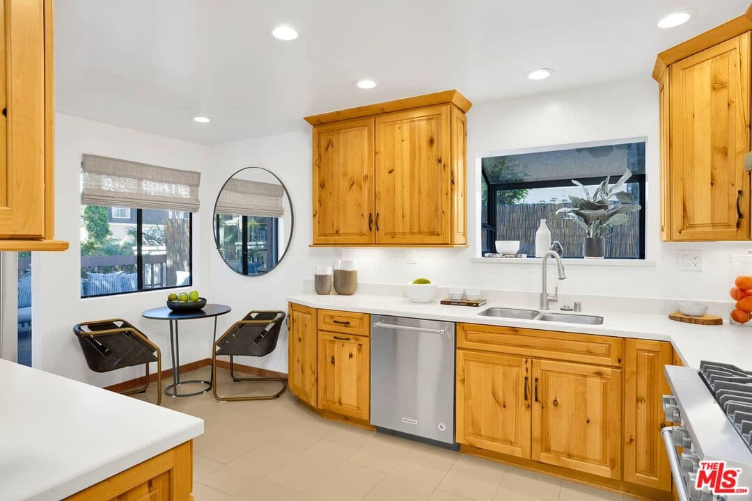 933 9th St #1, Santa Monica, CA 90403, photo 16