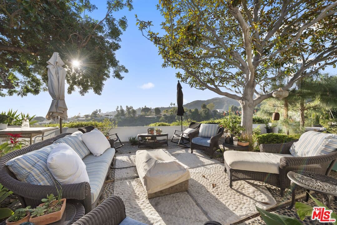 953 Glenhaven Dr, Pacific Palisades, CA 90272, photo 13