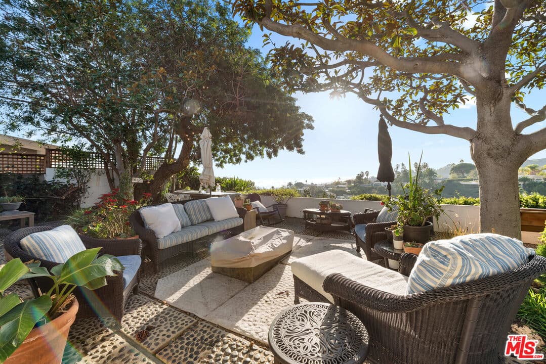 953 Glenhaven Dr, Pacific Palisades, CA 90272, photo 14
