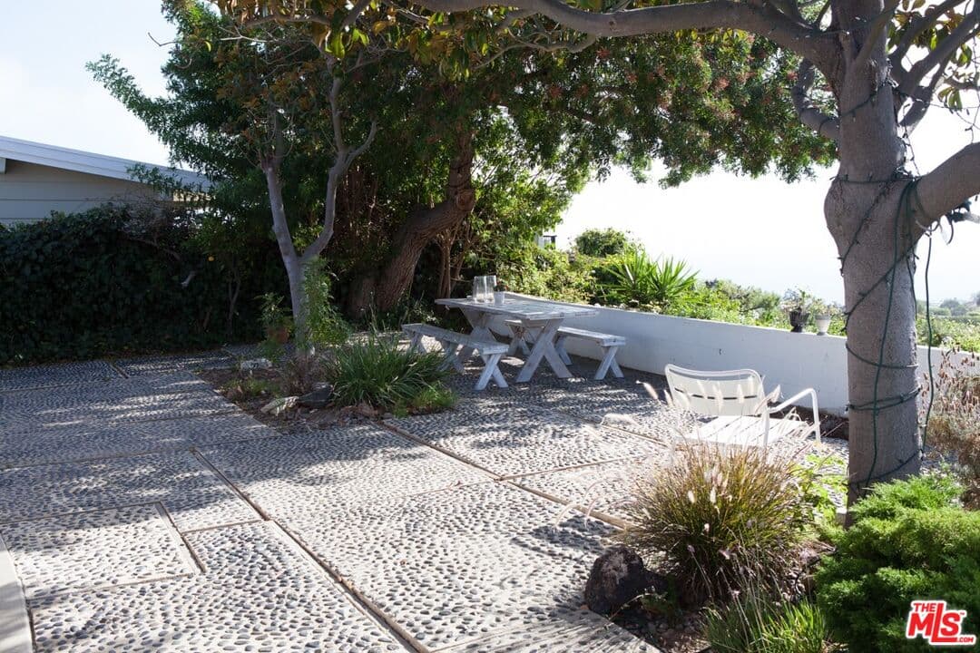 953 Glenhaven Dr, Pacific Palisades, CA 90272, photo 16