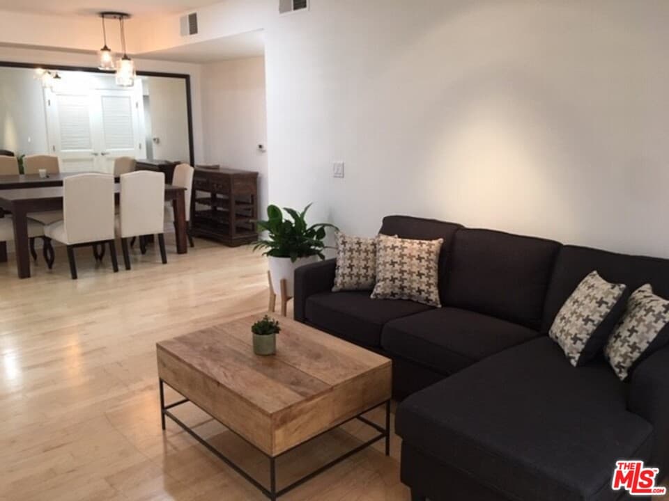 1018 4th St #103, Santa Monica, CA 90403