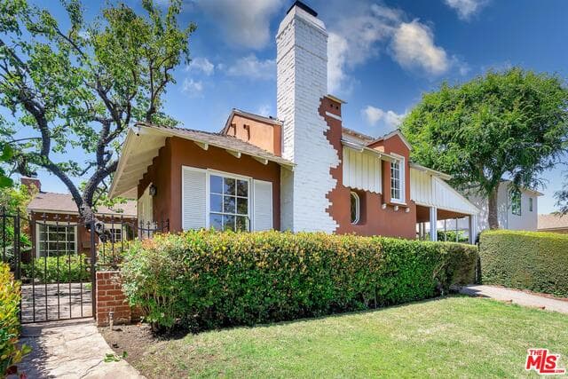 11345 Montana Ave, Los Angeles, CA 90049