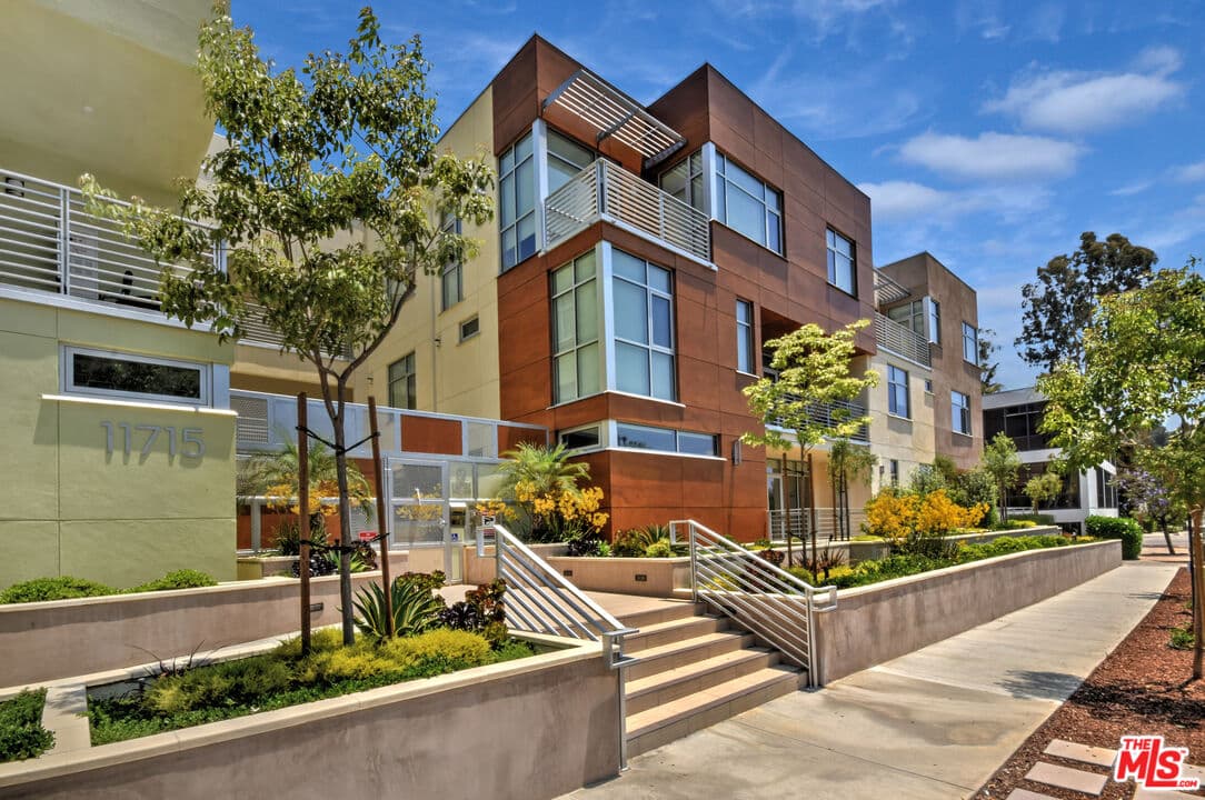 11715 W Bellagio Rd #204, Los Angeles, CA 90049