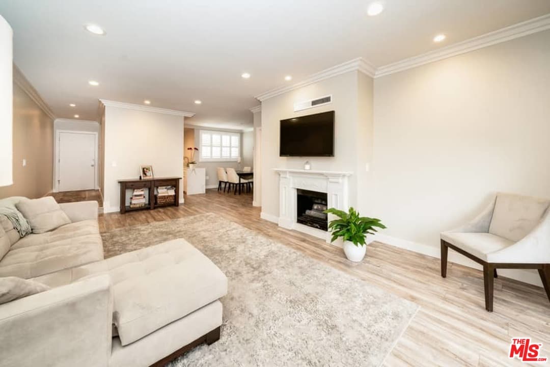 11820 Mayfield Ave #209, Los Angeles, CA 90049
