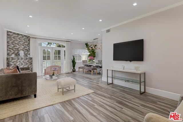 120 N Swall Dr #202, Los Angeles, CA 90048