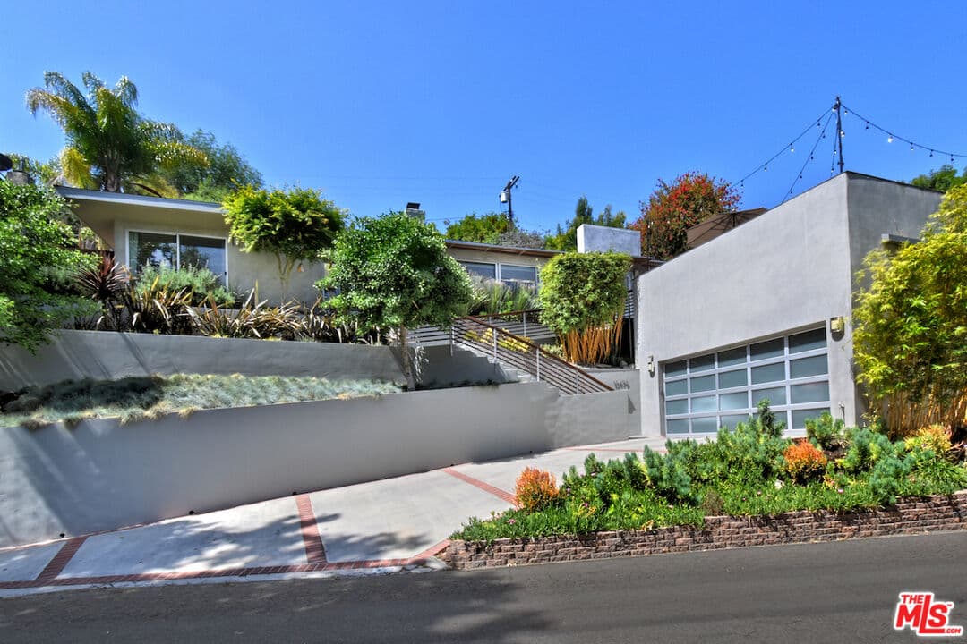 13470 Contour Dr, Sherman Oaks, CA 91423