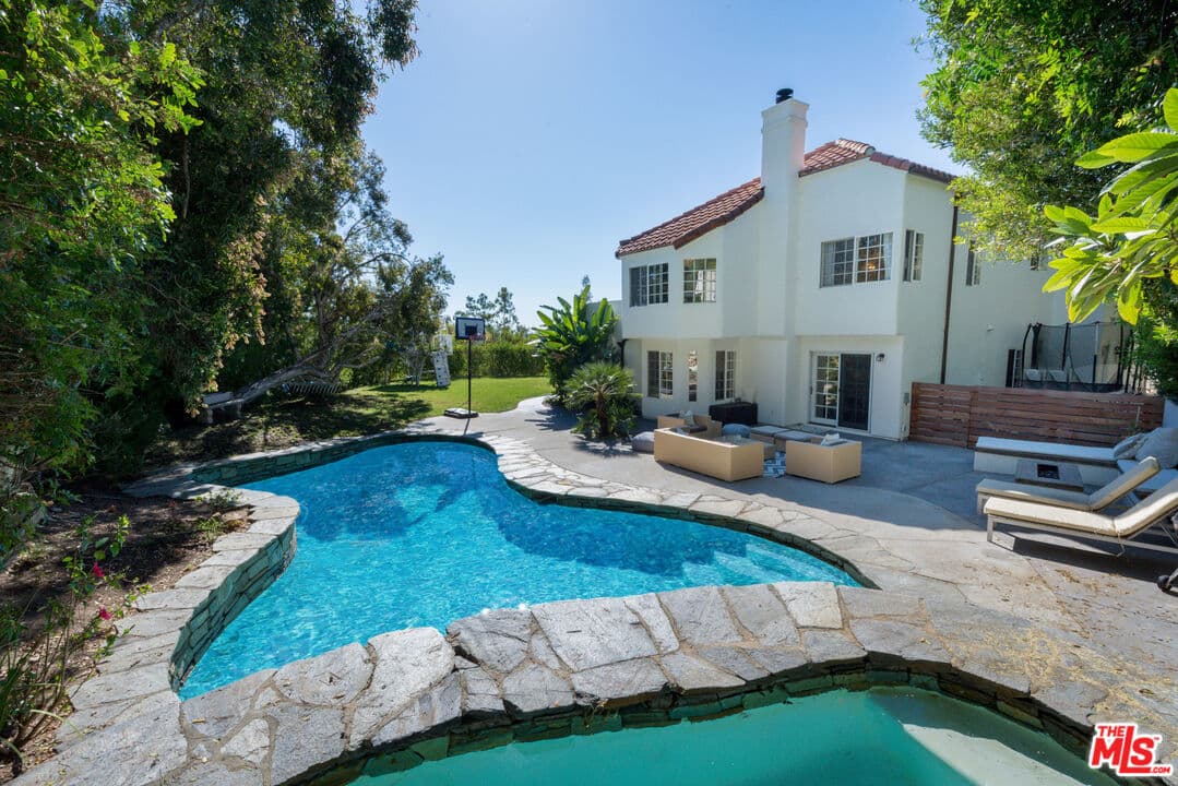 23425 W Moon Shadows Dr, Malibu, CA 90265