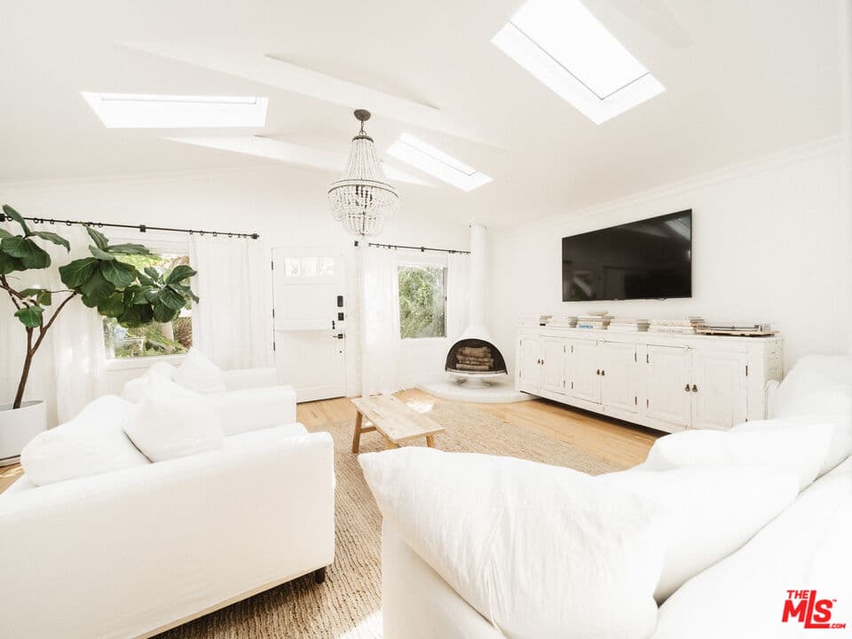 817 Angelus Pl, Venice, CA 90291