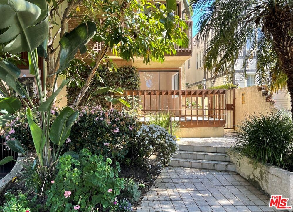 933 9th St #1, Santa Monica, CA 90403
